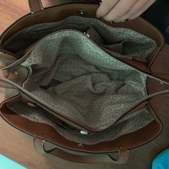 GUESS purse - Picture 6 of 6